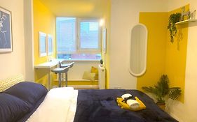 Large Modern 3 Bedroom City Centre Apartment ,Free Parking